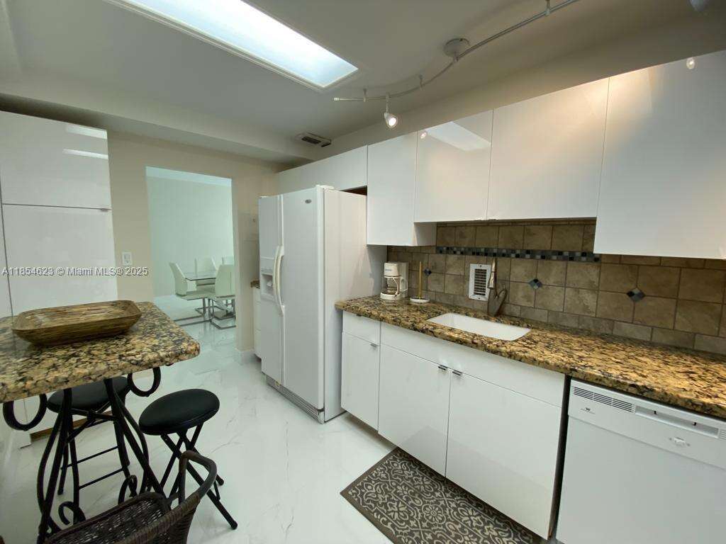 Sian Ocean Residences at 4001 Ocean Dr, Hollywood, FL 33019 - For Rent photo 4