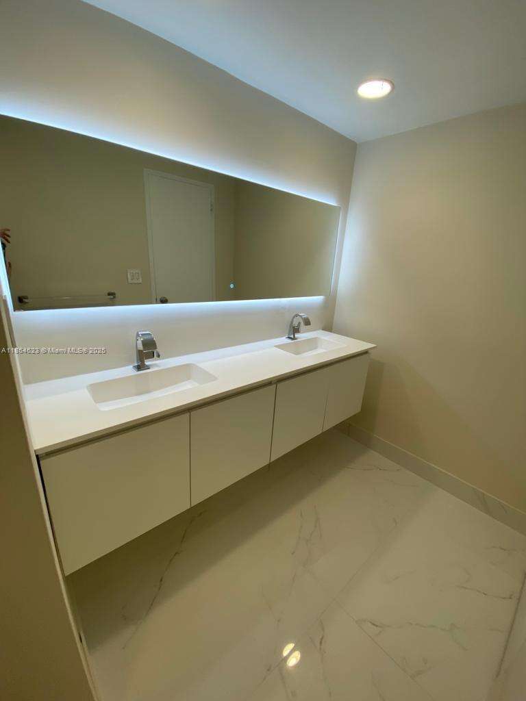 Sian Ocean Residences at 4001 Ocean Dr, Hollywood, FL 33019 - For Rent photo 7