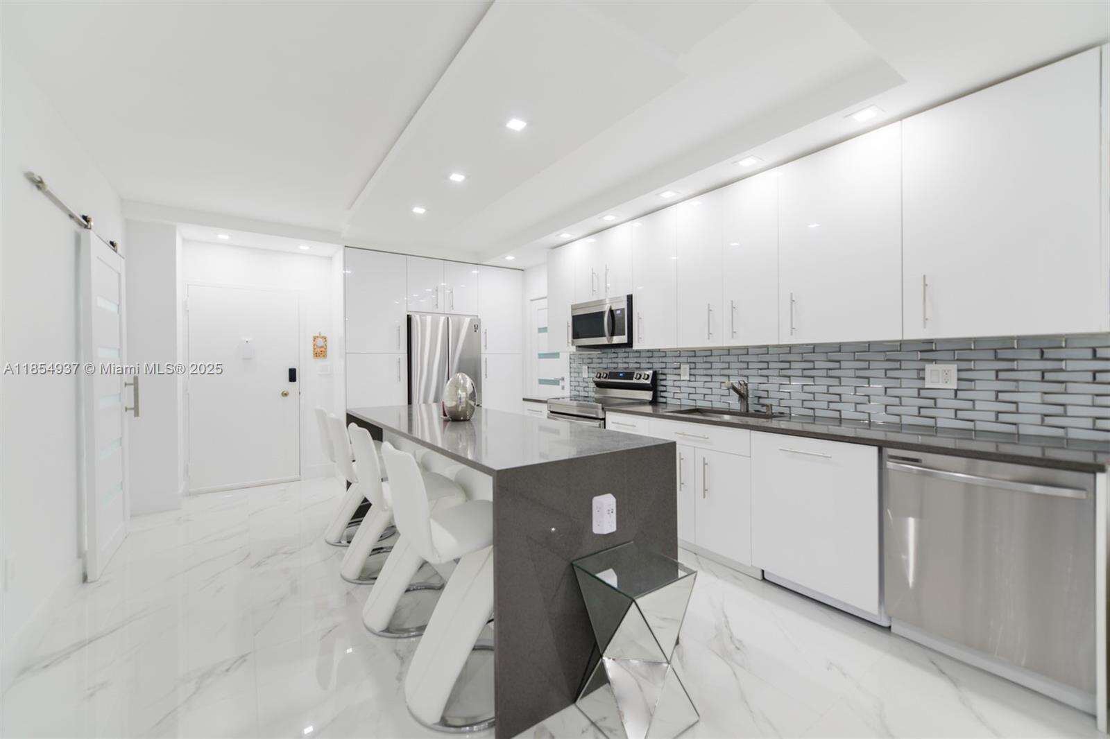 The Hemispheres at 1980 Ocean Dr, Hallandale Beach, FL 33009 - For Rent photo 3