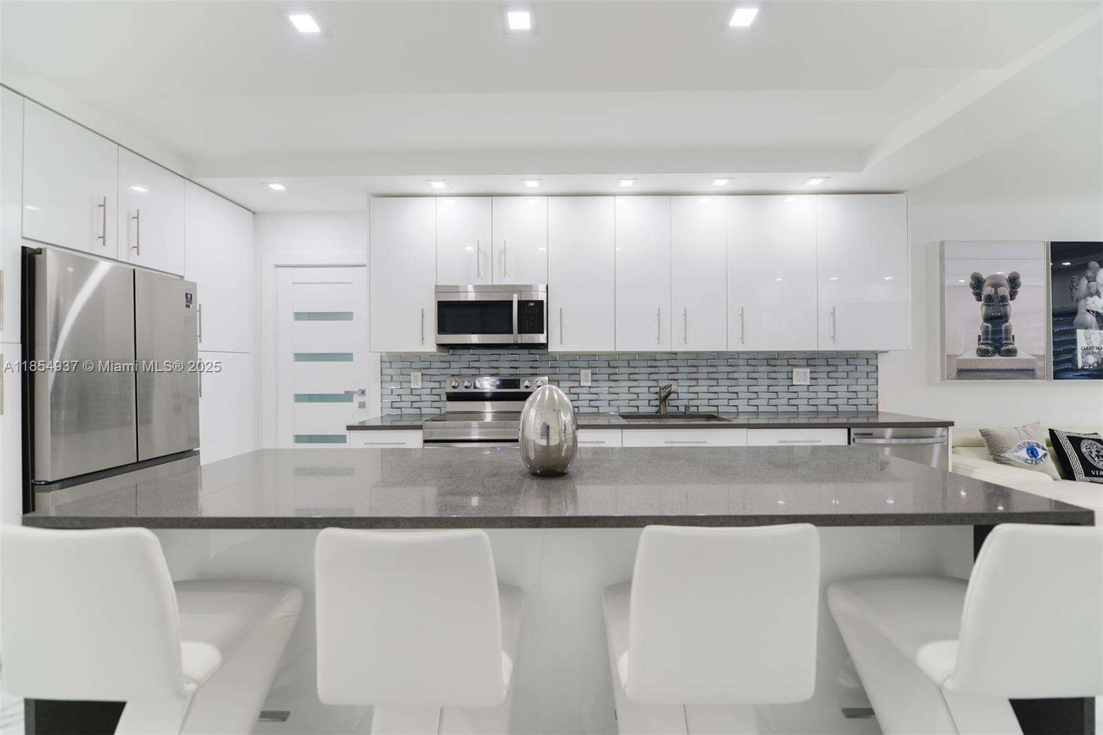 The Hemispheres at 1980 Ocean Dr, Hallandale Beach, FL 33009 - For Rent photo 5