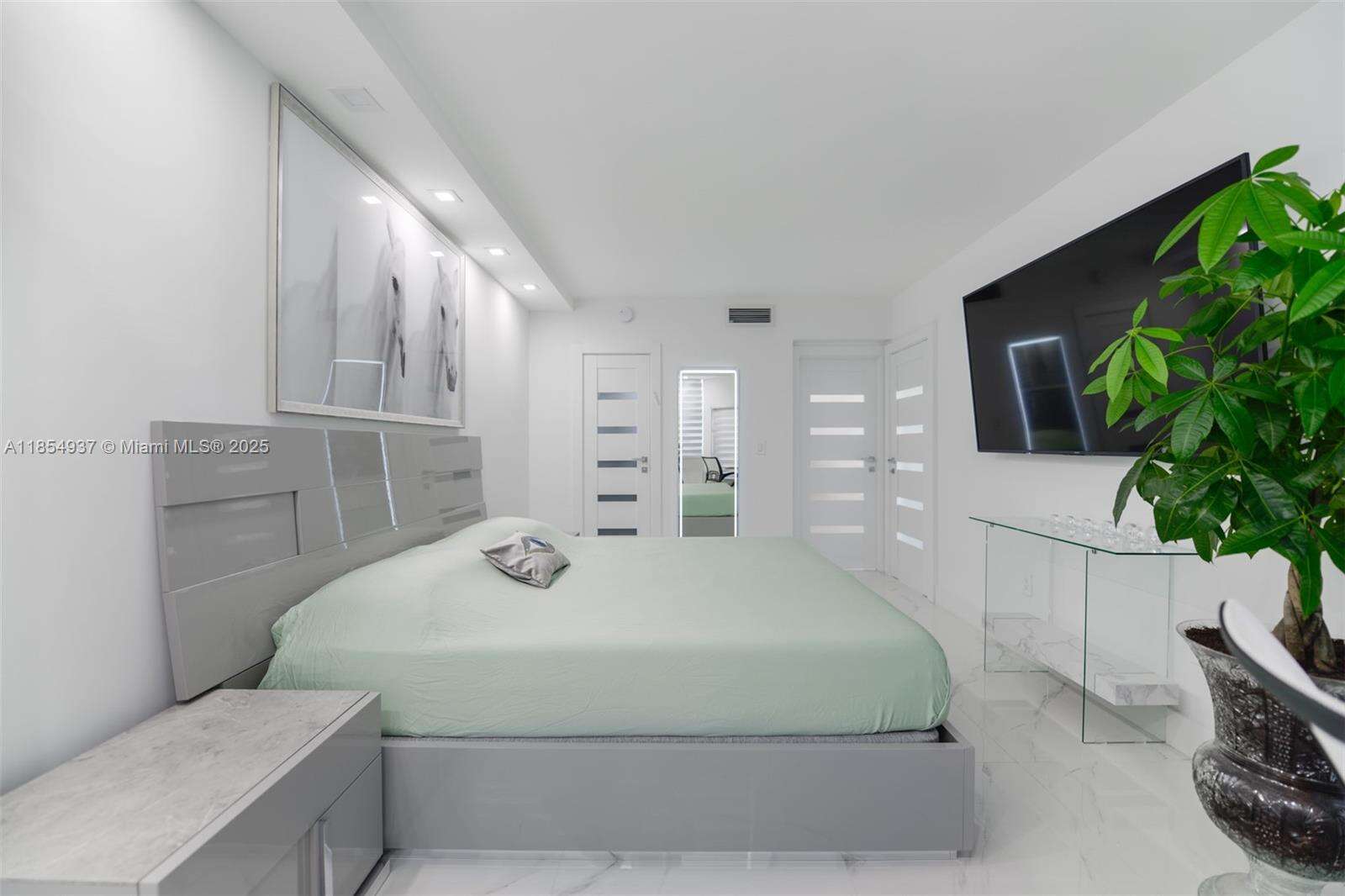 The Hemispheres at 1980 Ocean Dr, Hallandale Beach, FL 33009 - For Rent photo 8