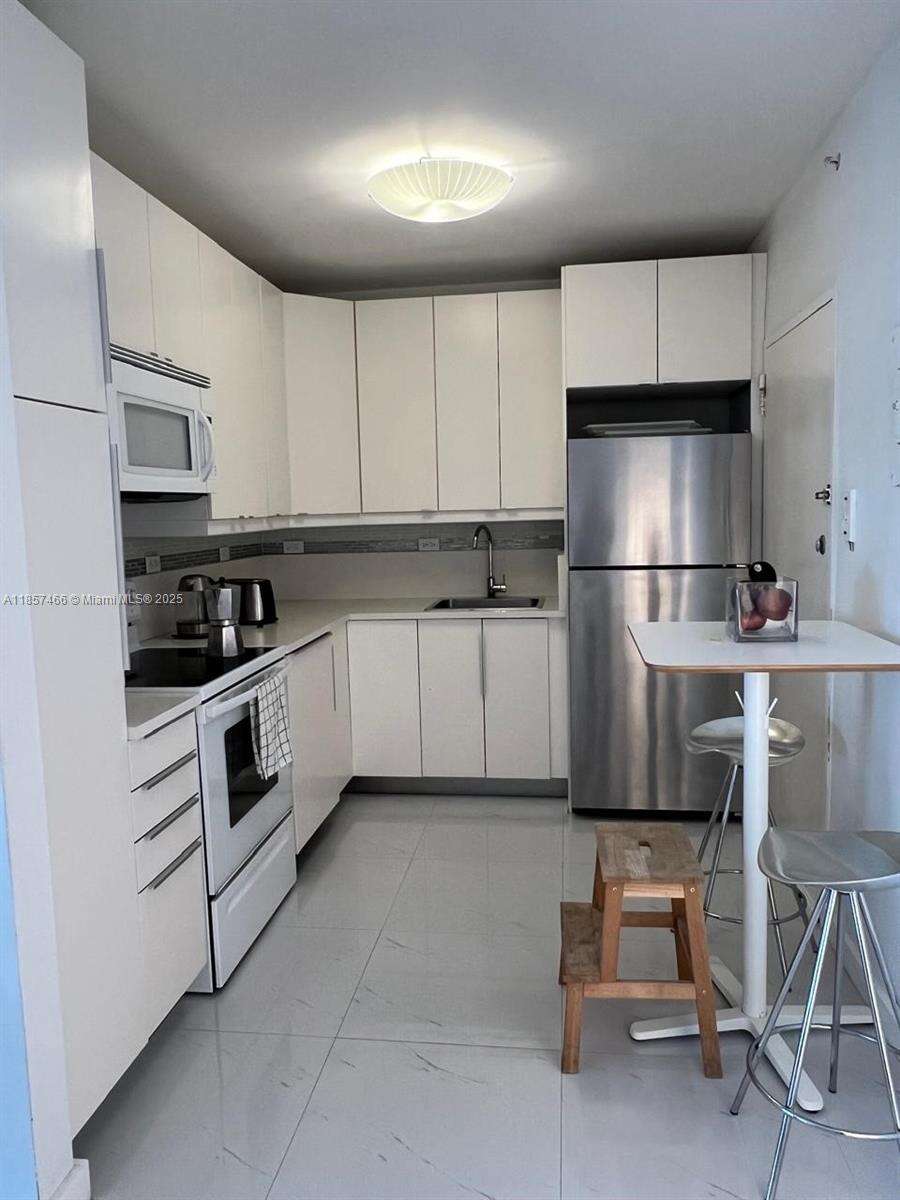 The Pavilion at 5601 Collins Ave, Miami Beach, FL 33140 - For Rent photo 5