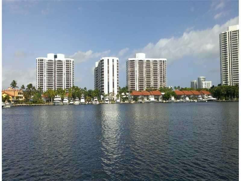 Harbor Tws At The Waterways Condos for Sale & Rent | Picture 1