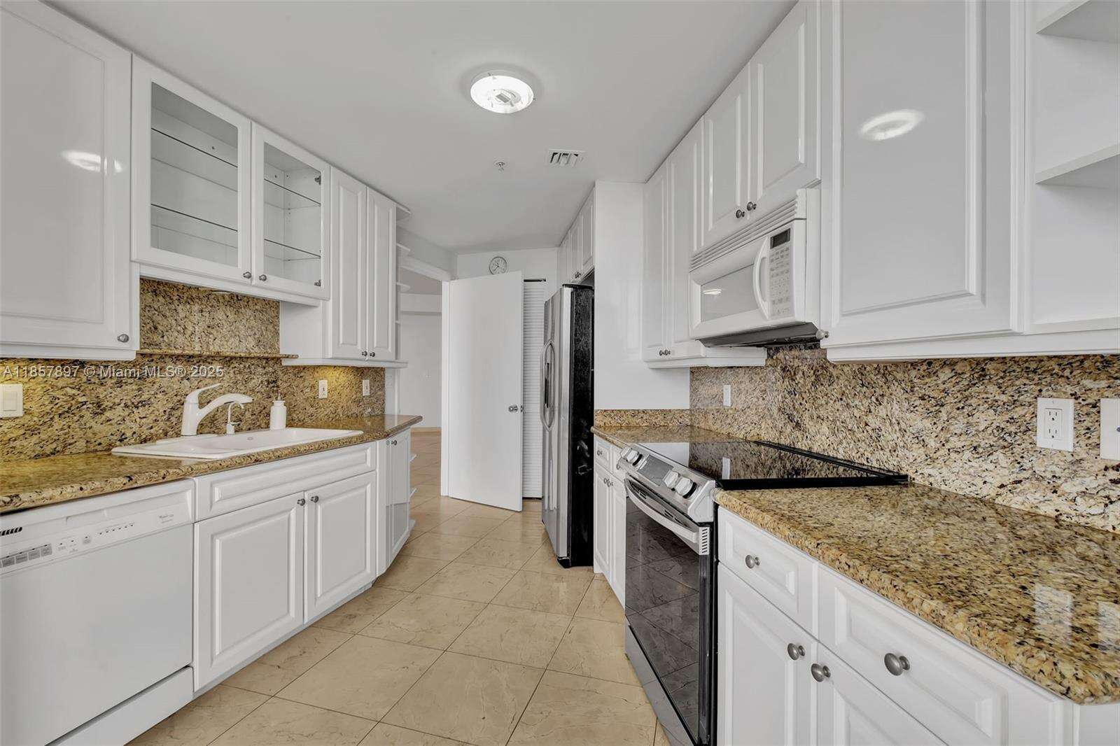Three Tequesta Point at 848 Brickell Key Dr, Miami, FL 33131 - For Rent photo 16