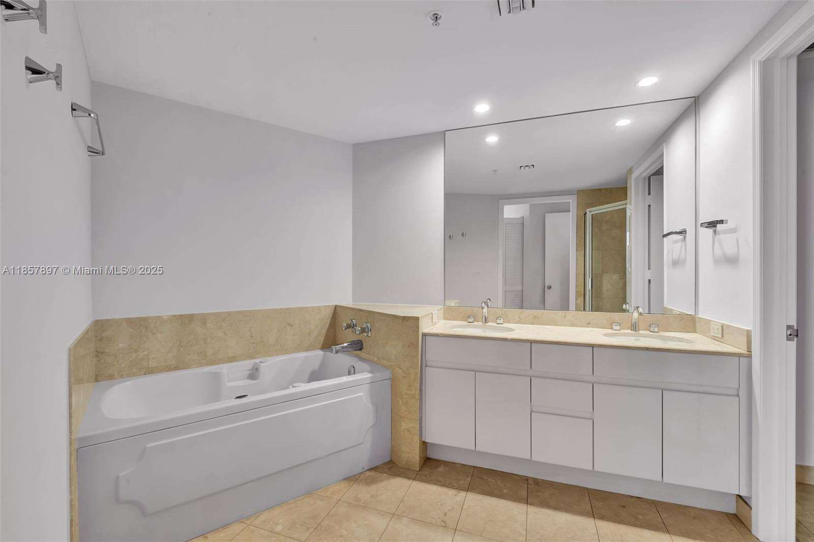 Three Tequesta Point at 848 Brickell Key Dr, Miami, FL 33131 - For Rent photo 25