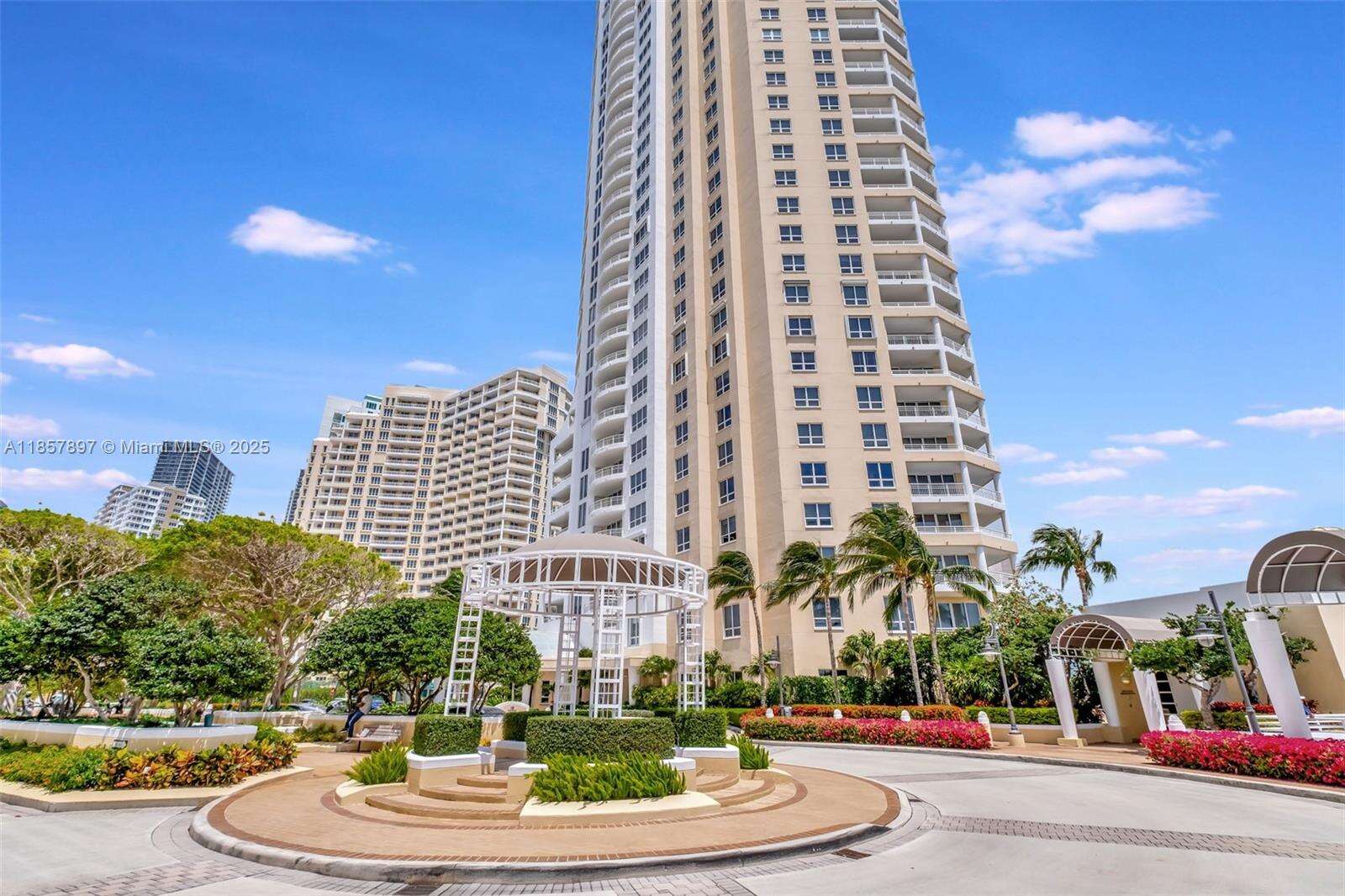 Three Tequesta Point at 848 Brickell Key Dr, Miami, FL 33131 - For Rent photo 4