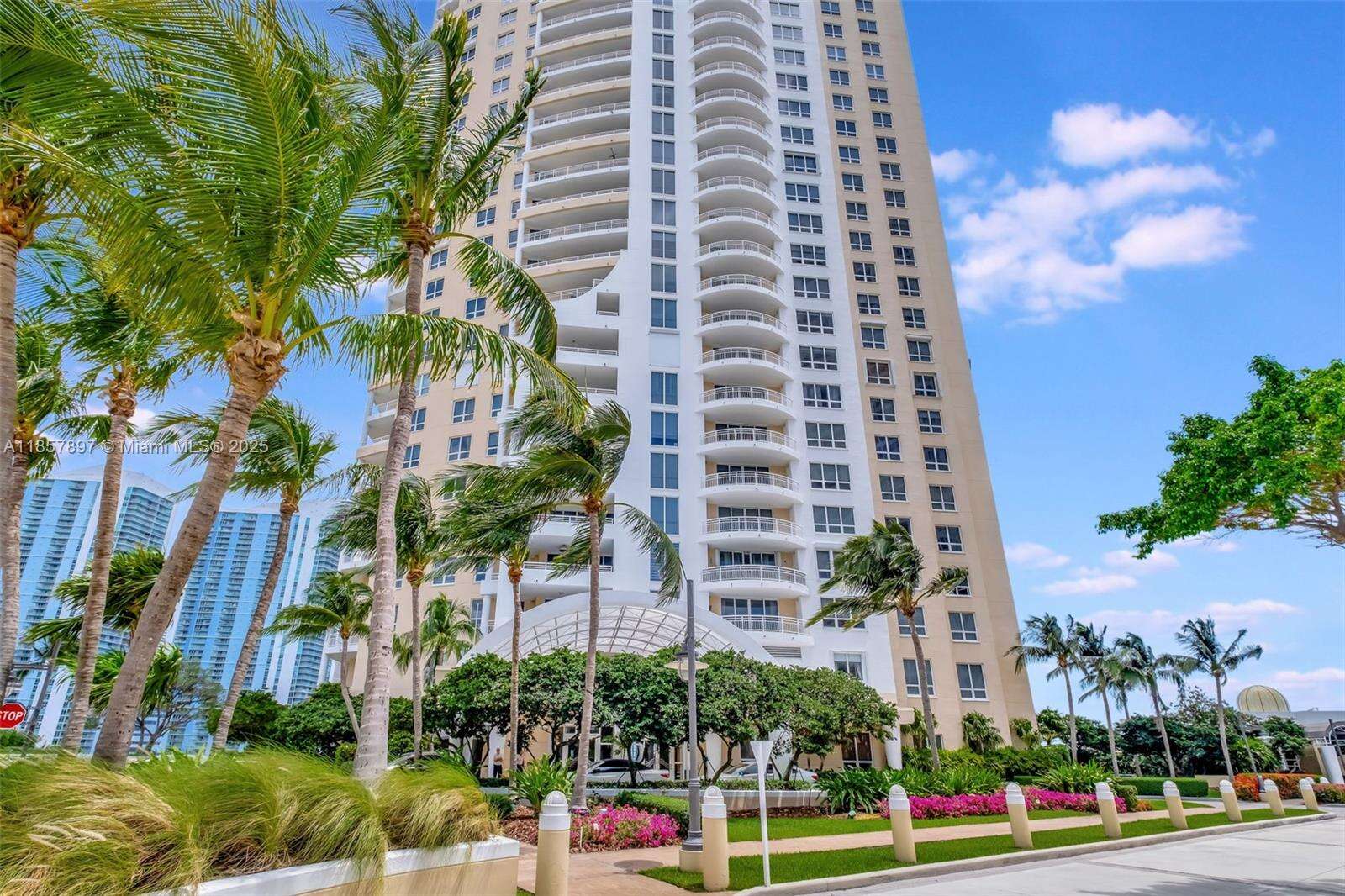 Three Tequesta Point at 848 Brickell Key Dr, Miami, FL 33131 - For Rent photo 8
