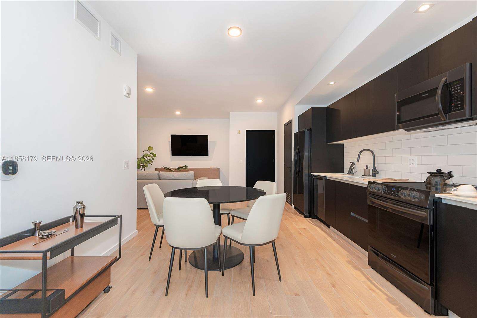 The Elser at 398 5 St, Miami, FL 33132 - For Rent photo 5