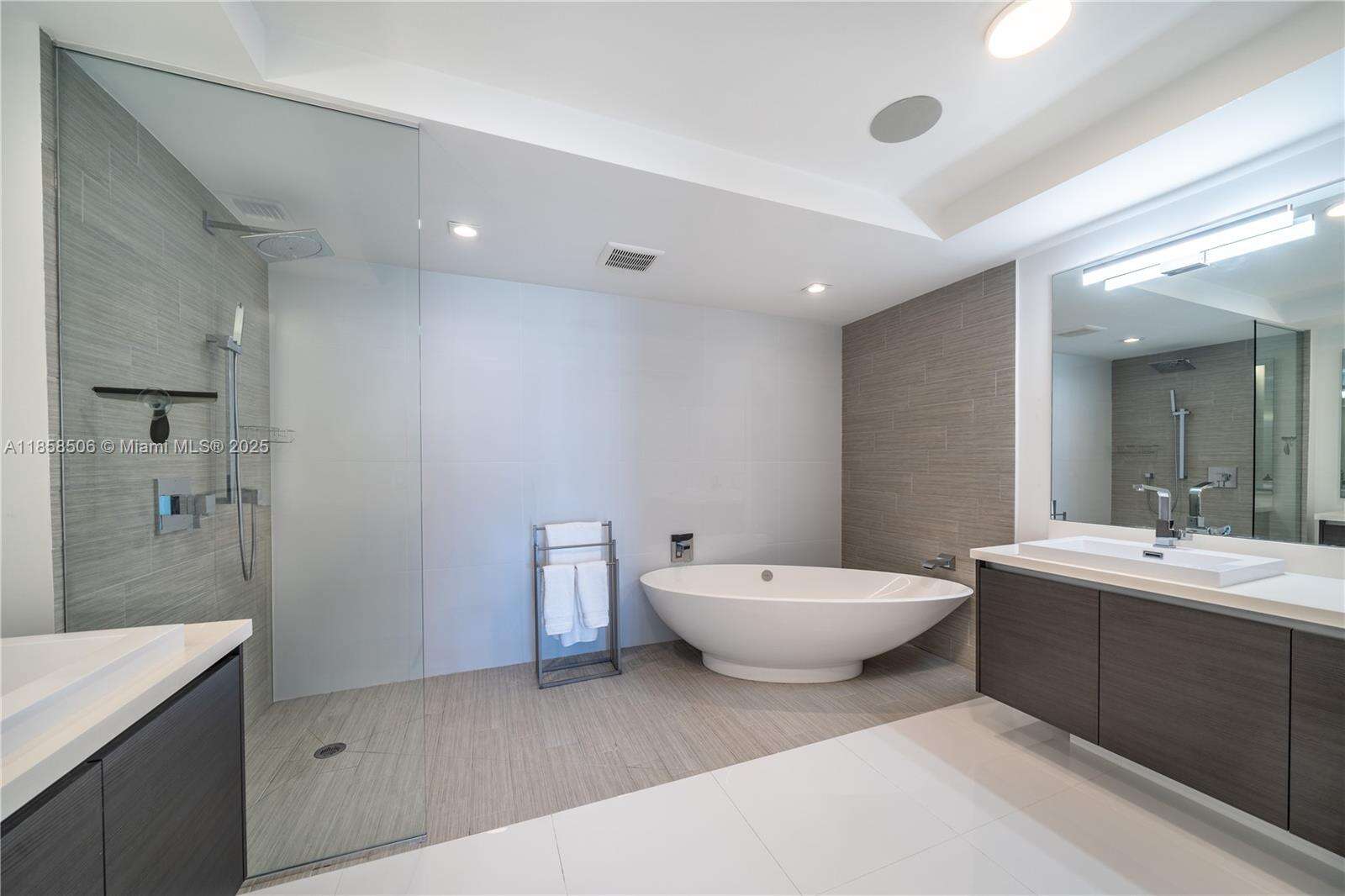 Parque Towers at 300 Sunny Isles Blvd, Sunny Isles Beach, FL 33160 - For Rent photo 26