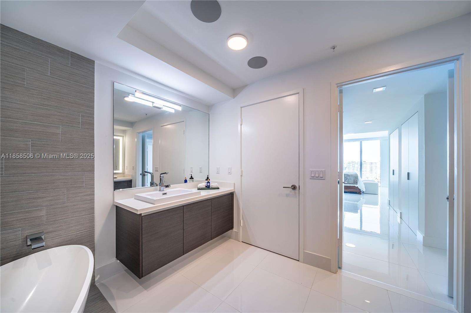 Parque Towers at 300 Sunny Isles Blvd, Sunny Isles Beach, FL 33160 - For Rent photo 27