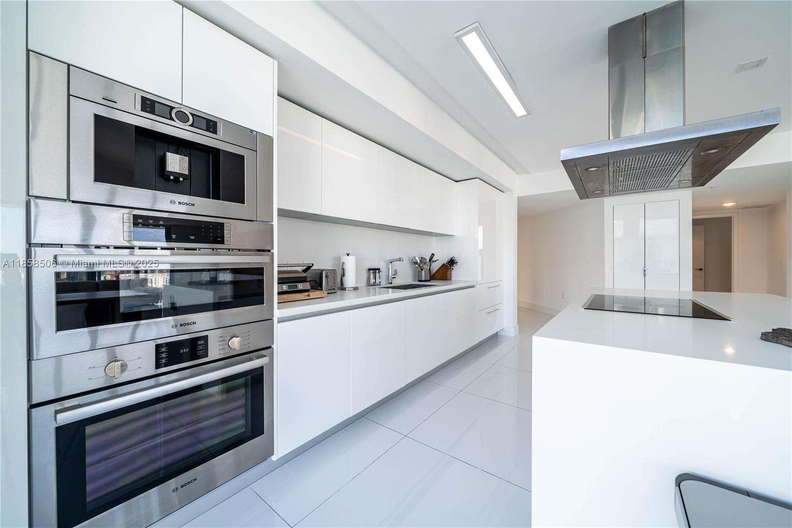 Parque Towers at 300 Sunny Isles Blvd, Sunny Isles Beach, FL 33160 - For Rent photo 10