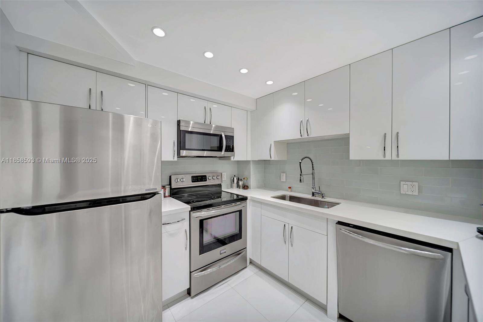 The Hemispheres at 1950 Ocean Dr, Hallandale Beach, FL 33009 - For Rent photo 2