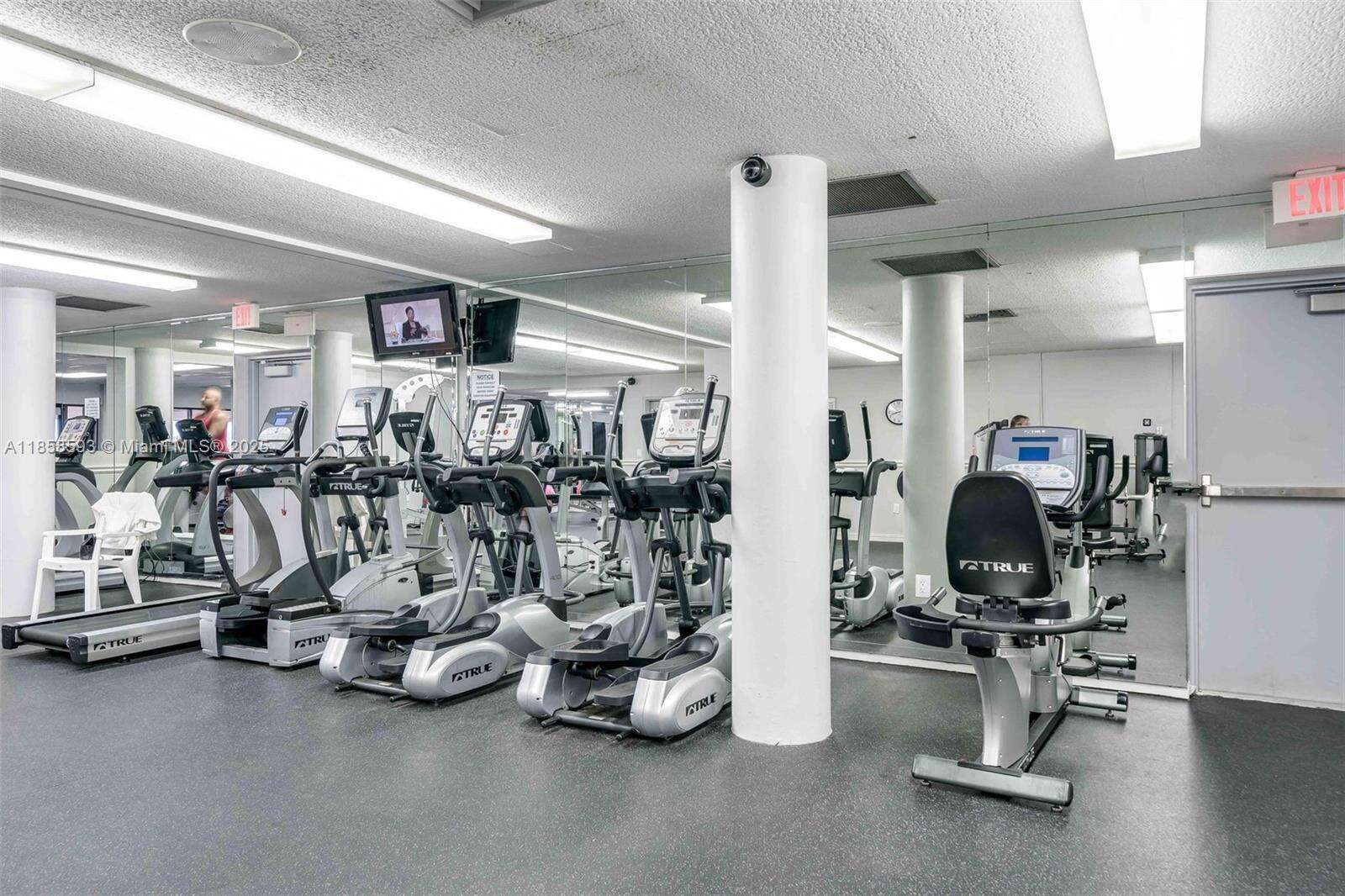 The Hemispheres at 1950 Ocean Dr, Hallandale Beach, FL 33009 - For Rent photo 18