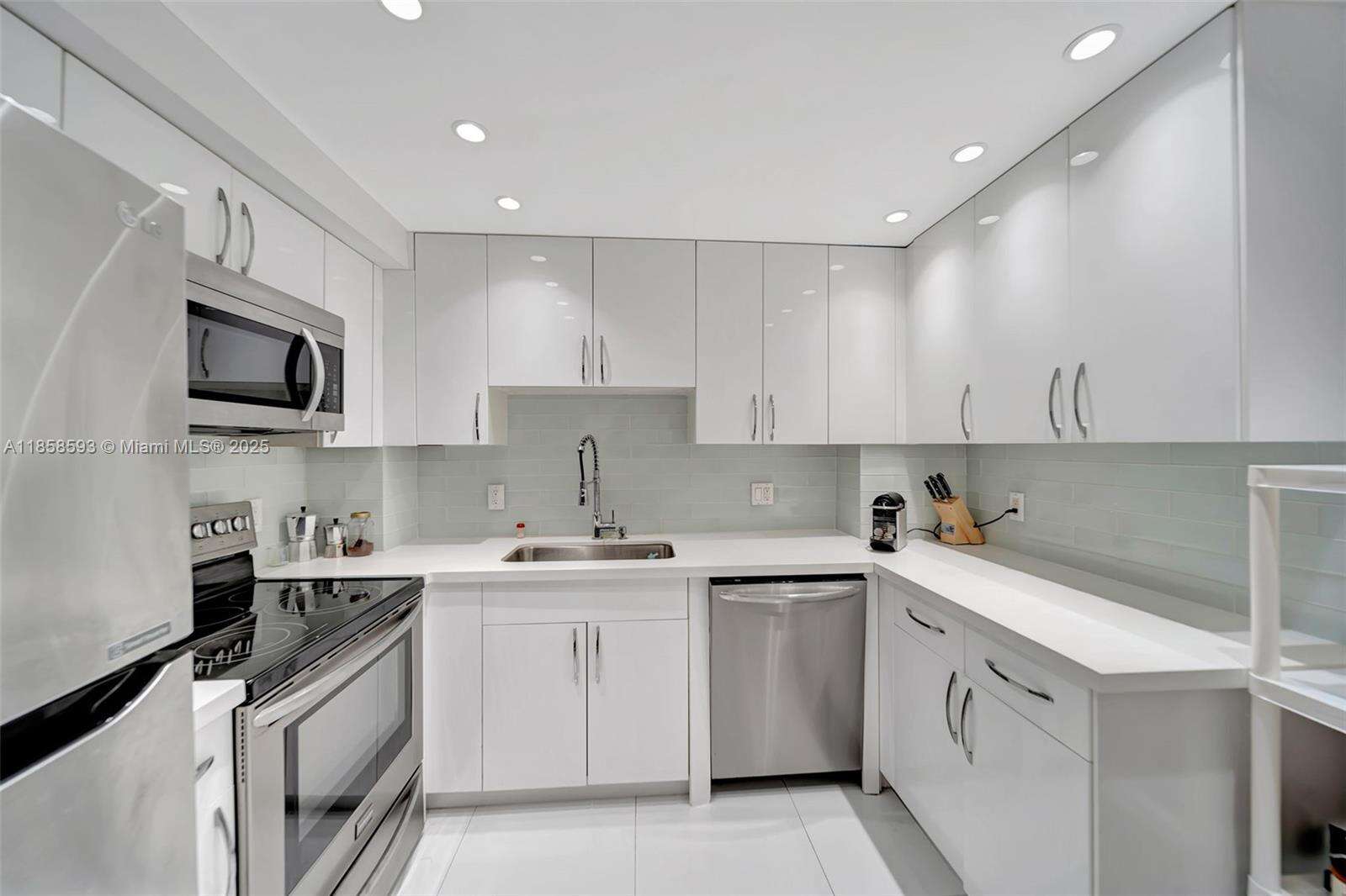 The Hemispheres at 1950 Ocean Dr, Hallandale Beach, FL 33009 - For Rent photo 3