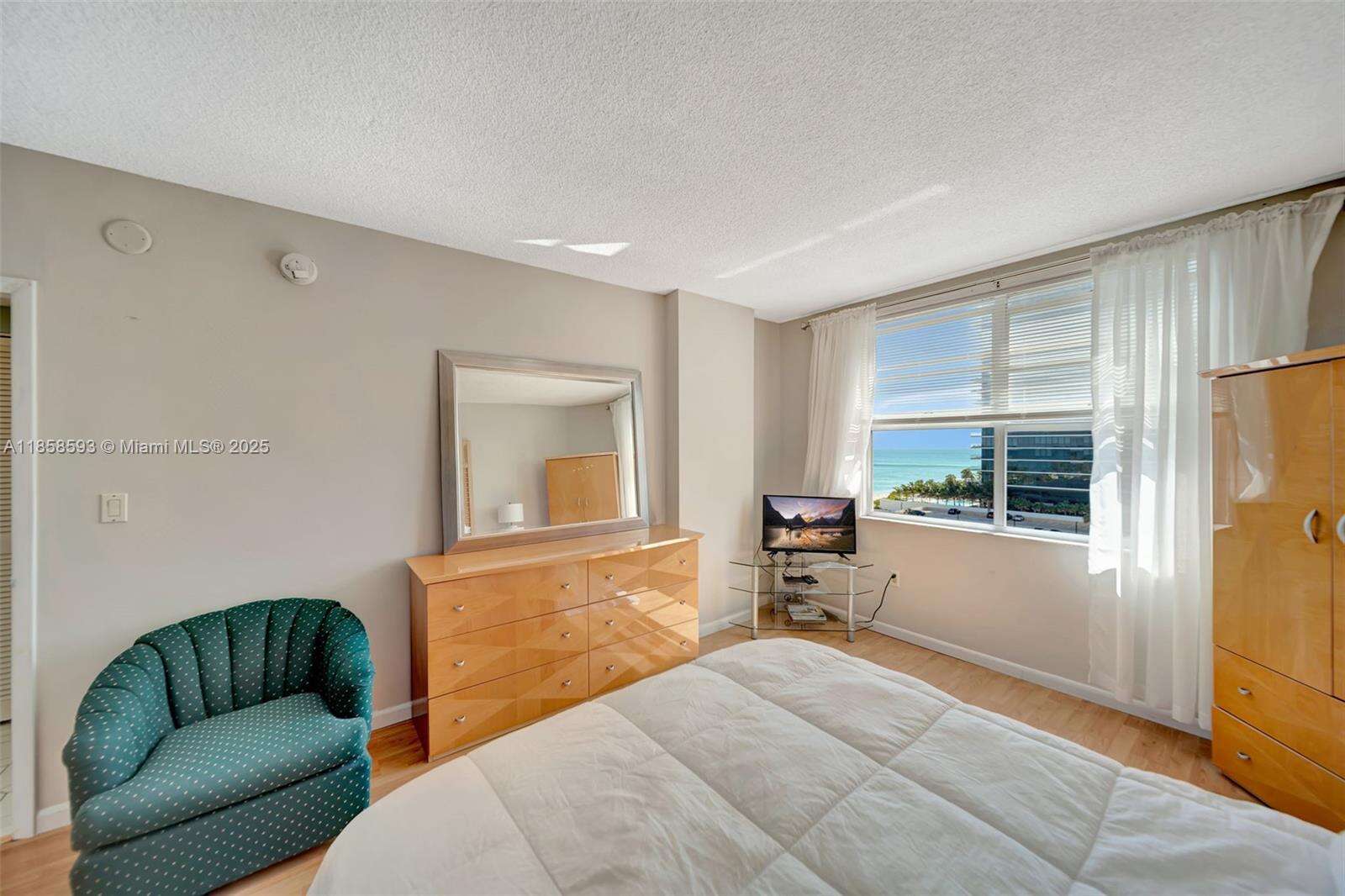 The Hemispheres at 1950 Ocean Dr, Hallandale Beach, FL 33009 - For Rent photo 8