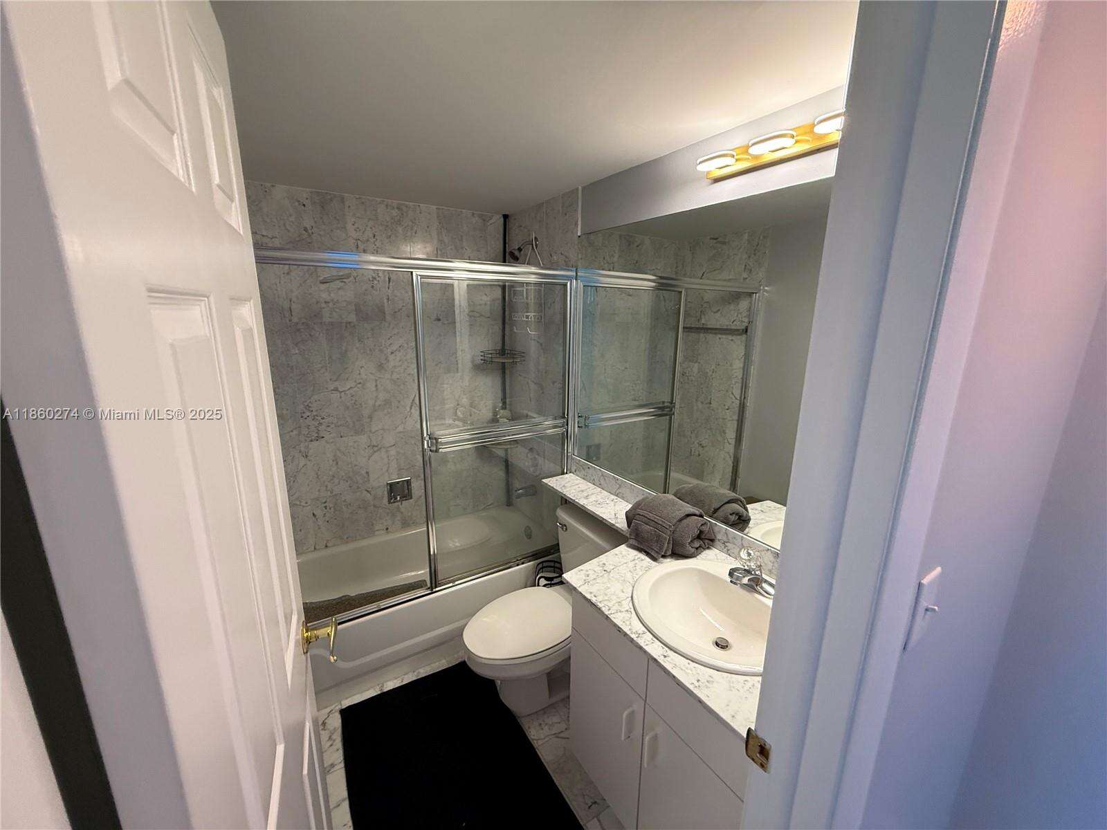 St Louis at 800 Claughton Island Dr, Miami, FL 33131 - For Rent photo 15