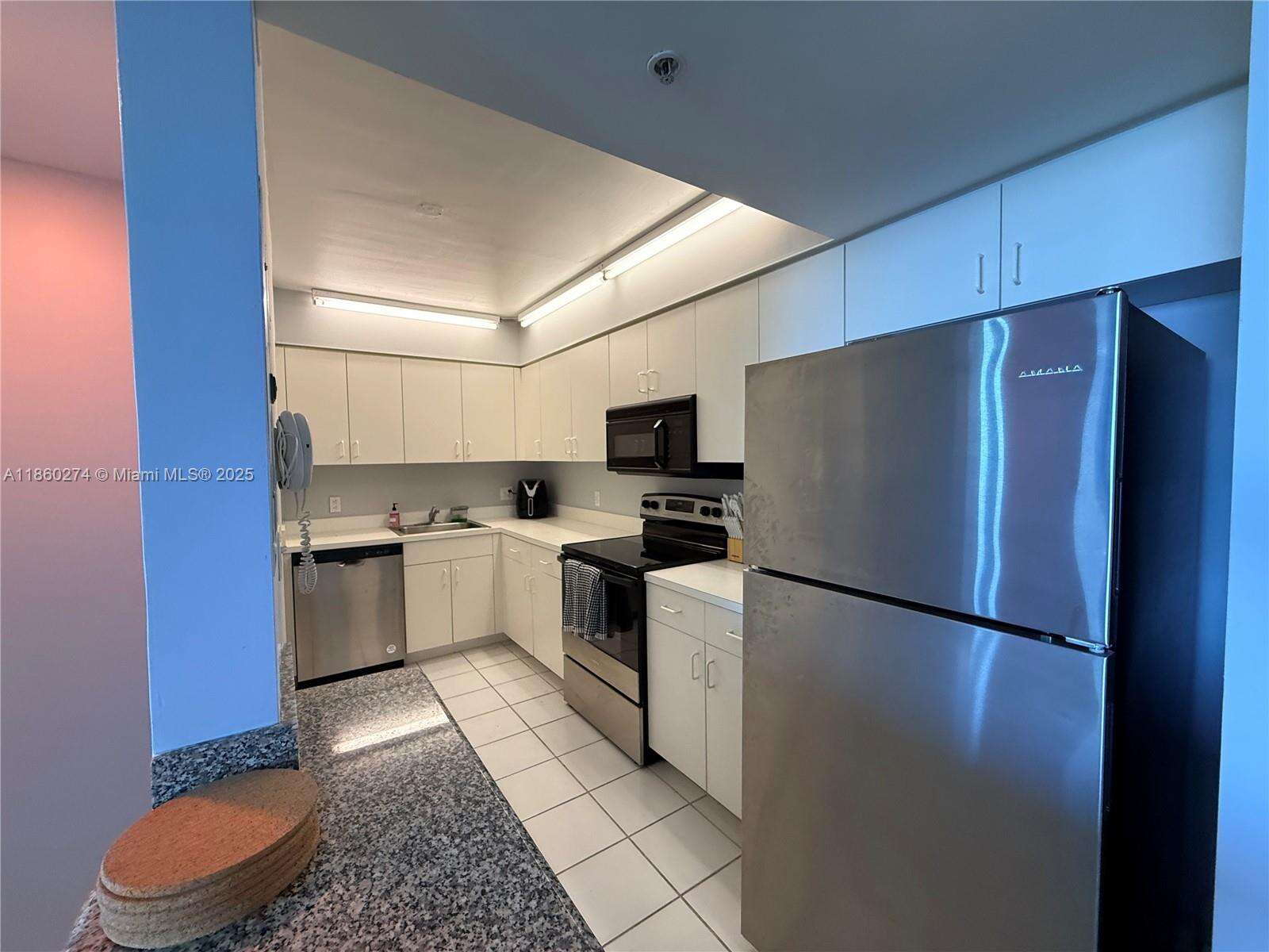 St Louis at 800 Claughton Island Dr, Miami, FL 33131 - For Rent photo 4