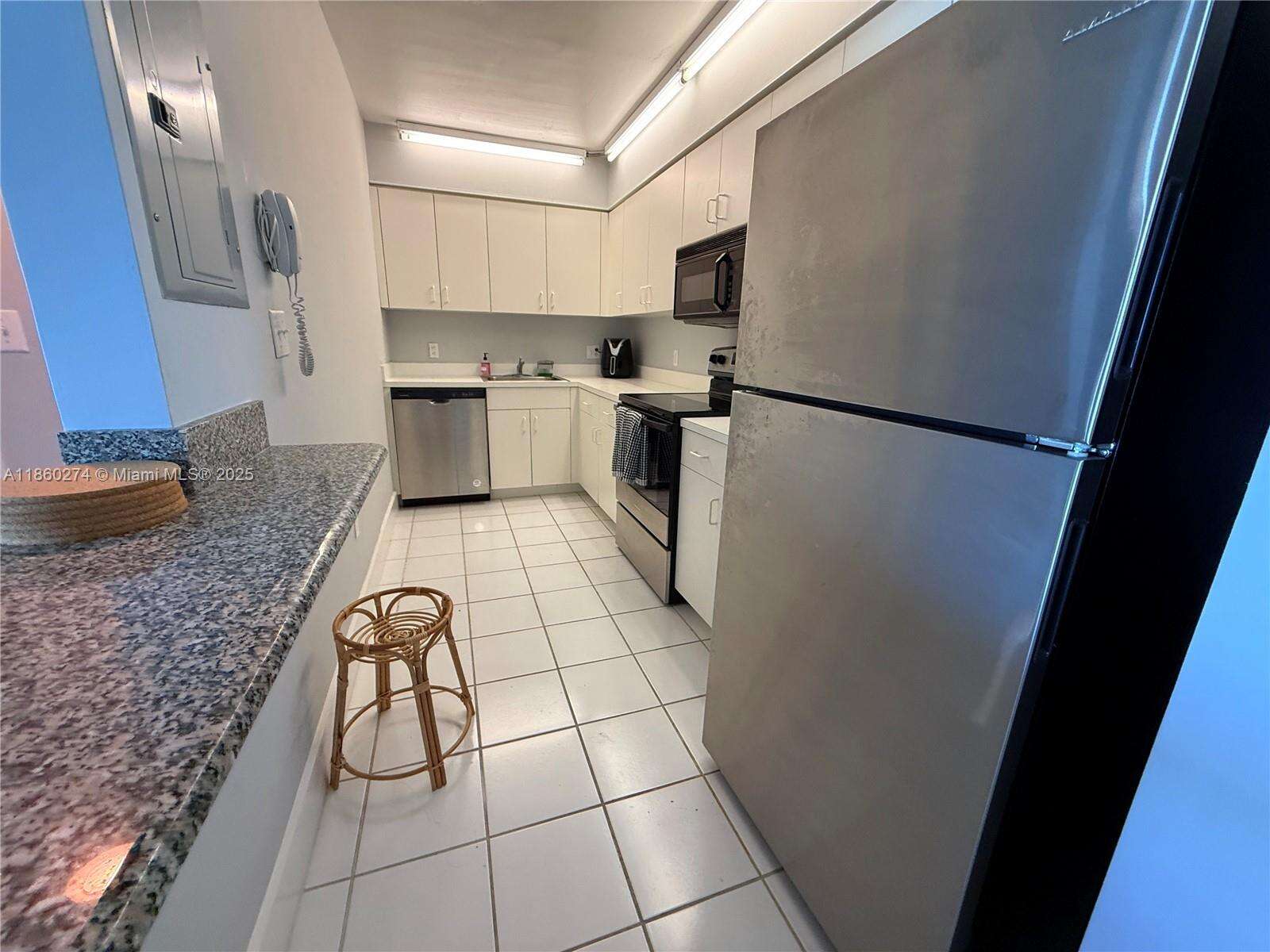 St Louis at 800 Claughton Island Dr, Miami, FL 33131 - For Rent photo 5