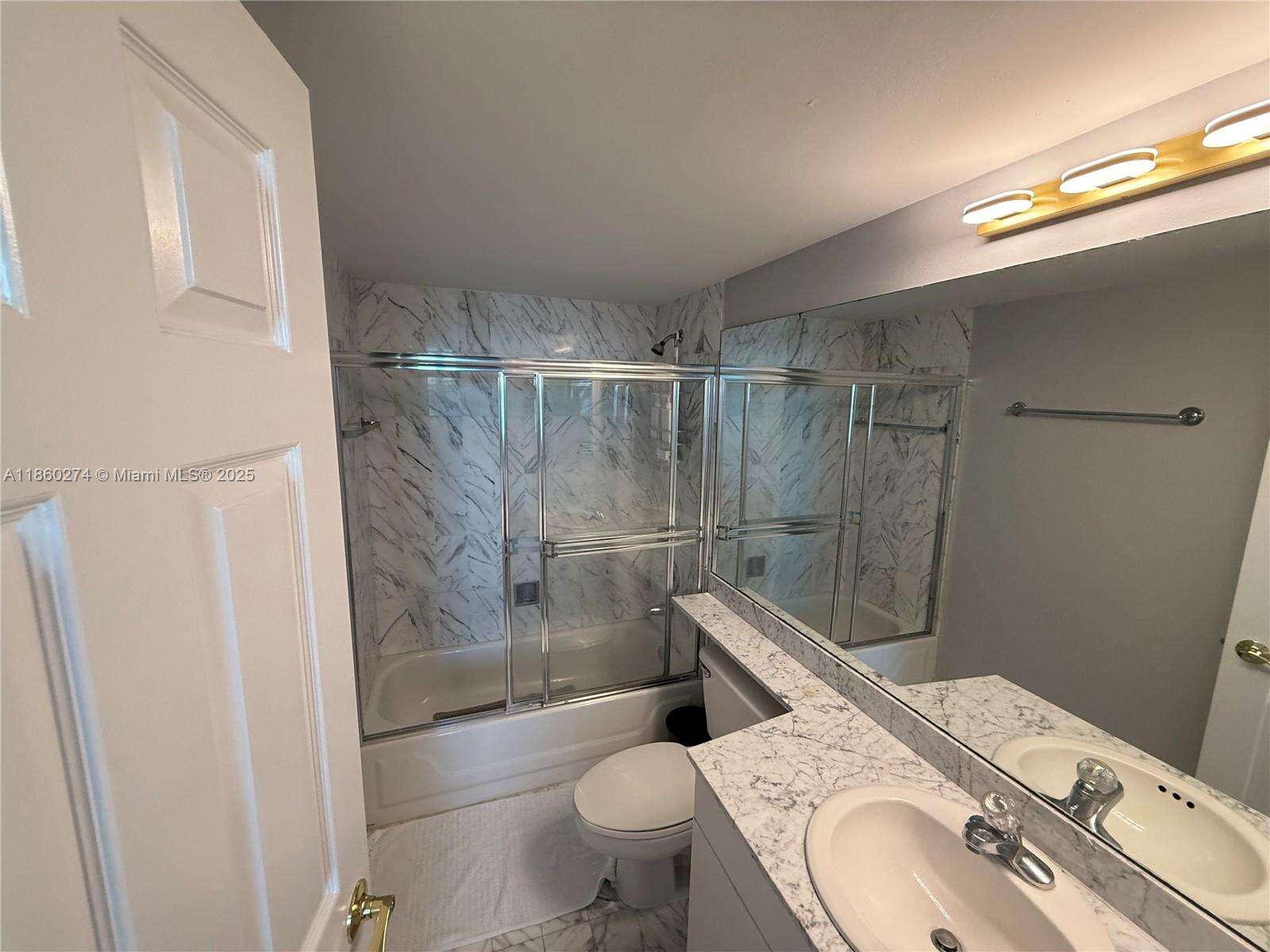 St Louis at 800 Claughton Island Dr, Miami, FL 33131 - For Rent photo 8
