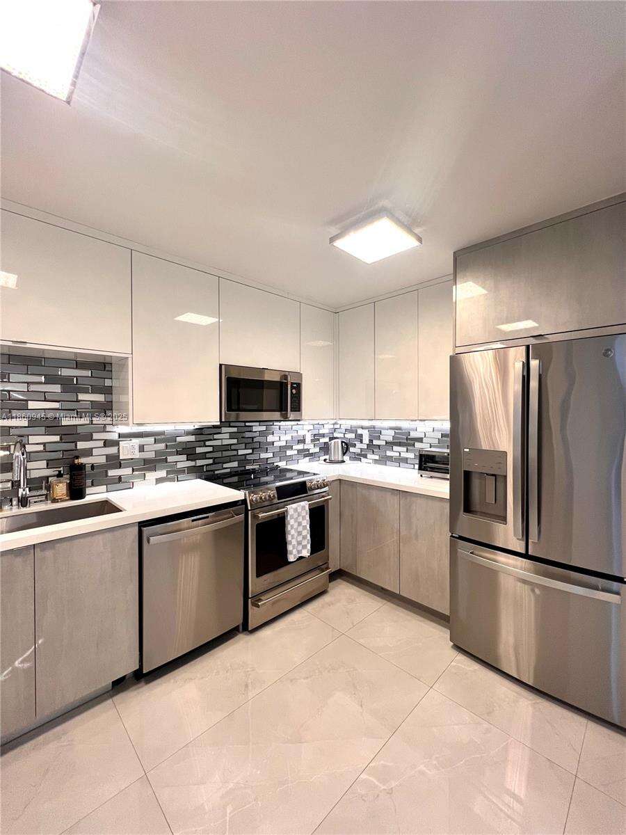 Arlen House at 100 Bayview Dr, Sunny Isles Beach, FL 33160 - For Rent photo 2