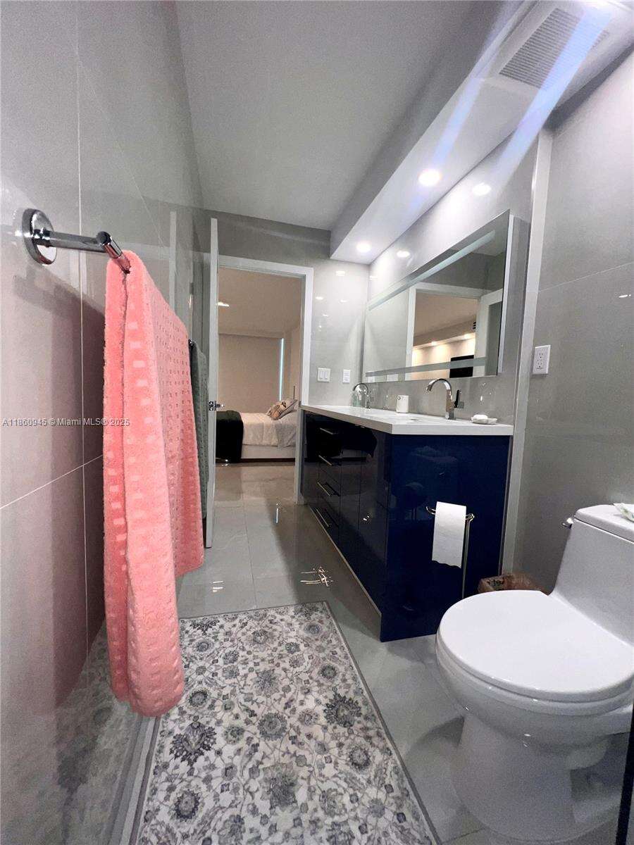 Arlen House at 100 Bayview Dr, Sunny Isles Beach, FL 33160 - For Rent photo 12
