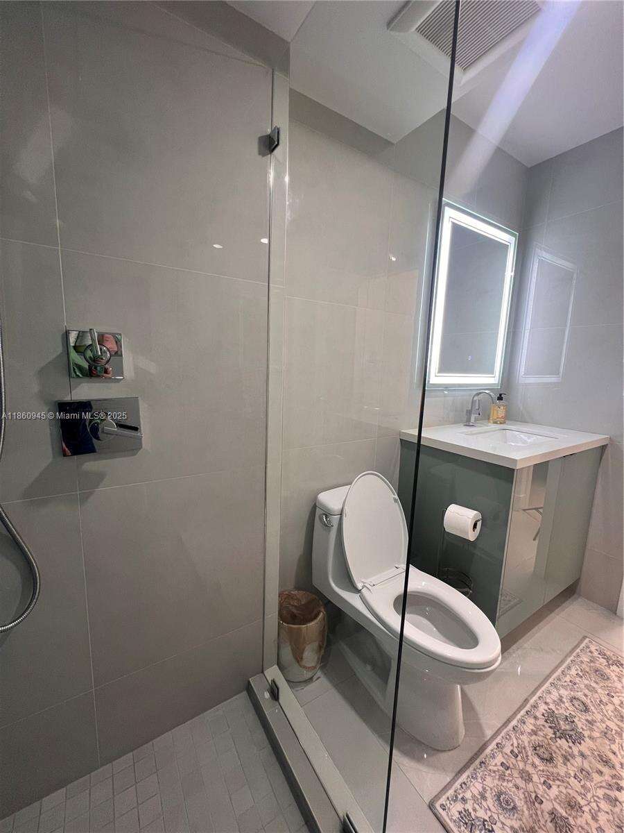 Arlen House at 100 Bayview Dr, Sunny Isles Beach, FL 33160 - For Rent photo 18