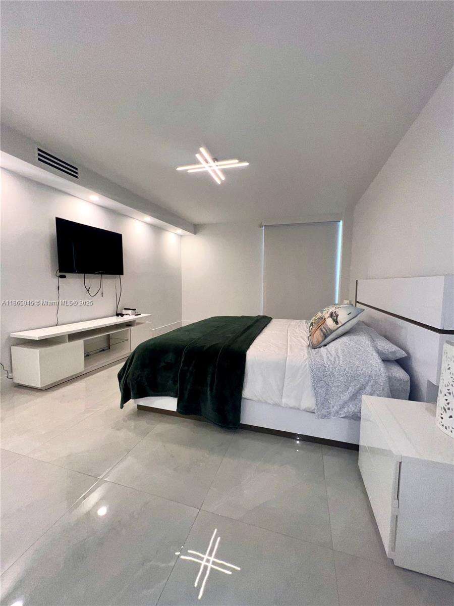 Arlen House at 100 Bayview Dr, Sunny Isles Beach, FL 33160 - For Rent photo 8