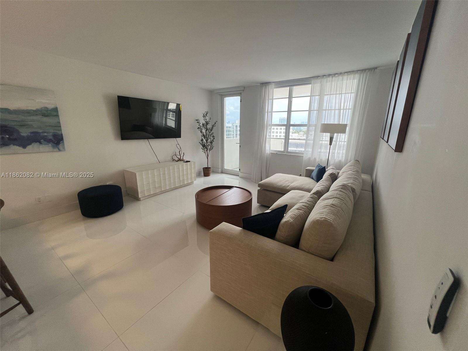 Decoplage at 100 Lincoln Rd, Miami Beach, FL 33139 - For Rent photo 4