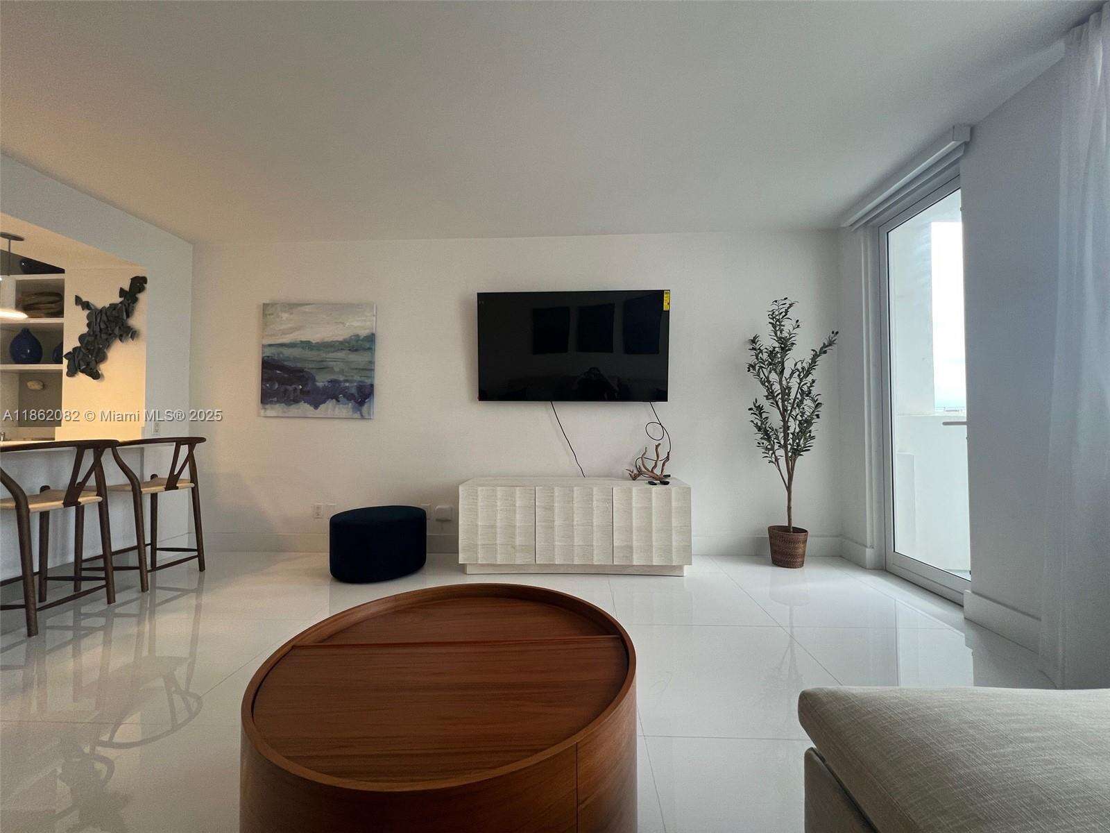 Decoplage at 100 Lincoln Rd, Miami Beach, FL 33139 - For Rent photo 6
