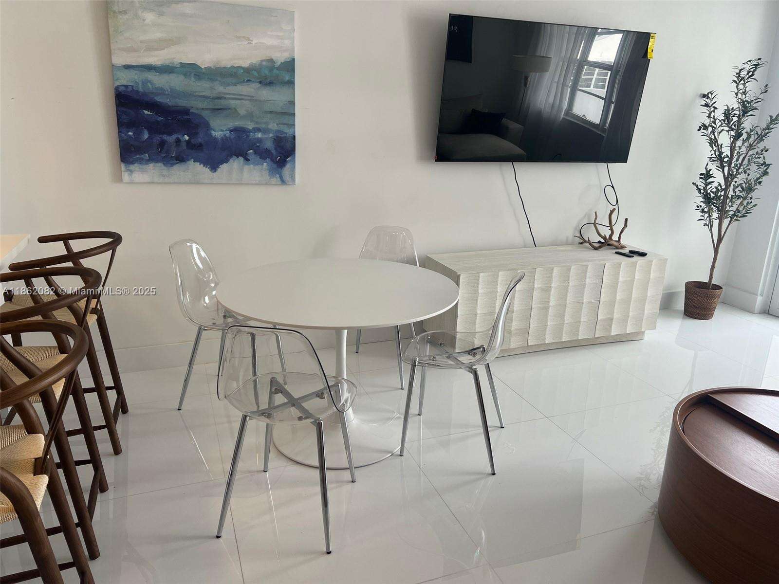 Decoplage at 100 Lincoln Rd, Miami Beach, FL 33139 - For Rent photo 8