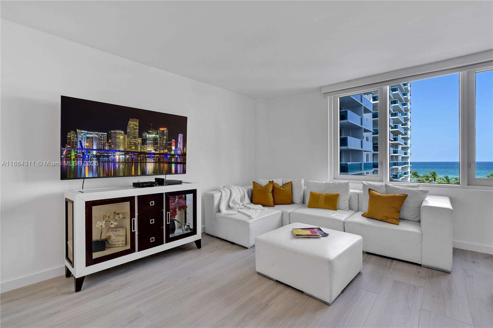 Roney Palace at 2301 Collins Ave, Miami Beach, FL 33139 - For Rent photo 12