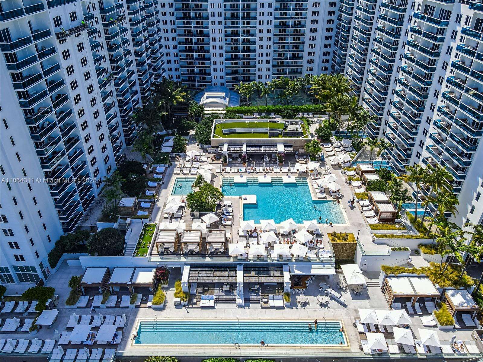 Roney Palace at 2301 Collins Ave, Miami Beach, FL 33139 - For Rent photo 3