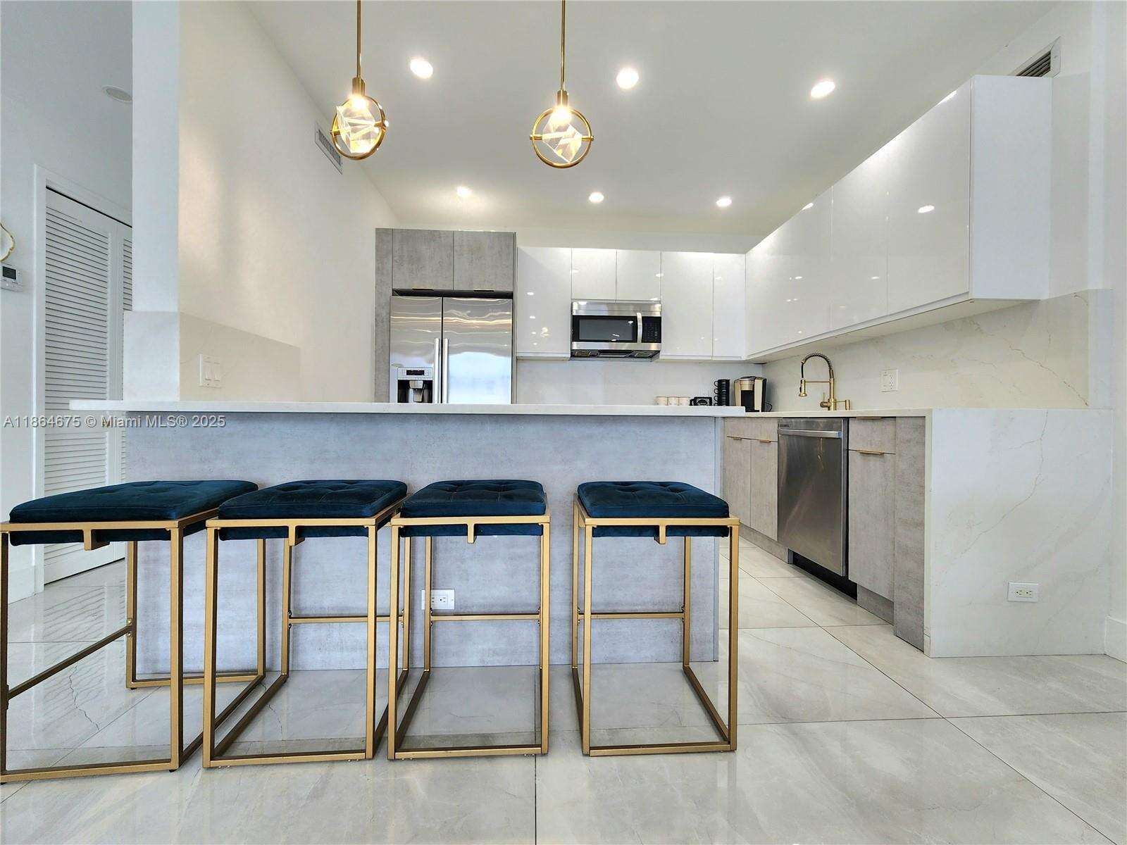 Alexander Towers at 3505 Ocean Dr, Hollywood, FL 33019 - For Rent photo 12