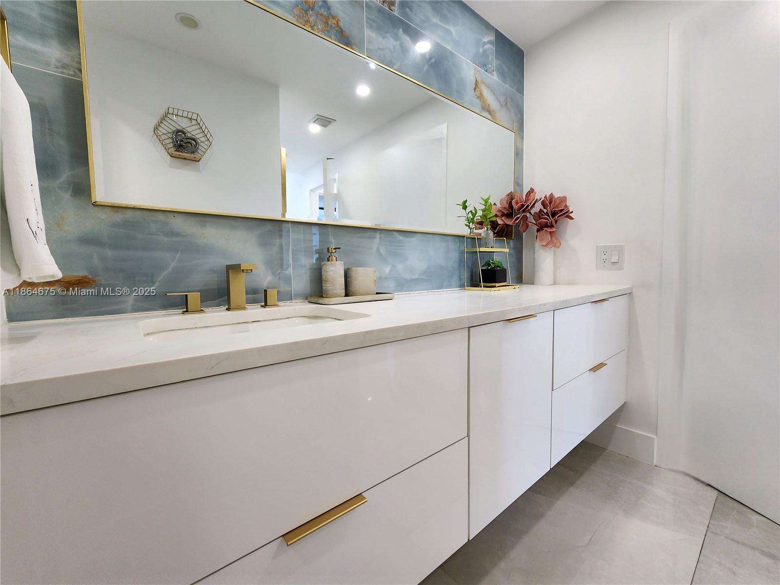Alexander Towers at 3505 Ocean Dr, Hollywood, FL 33019 - For Rent photo 17