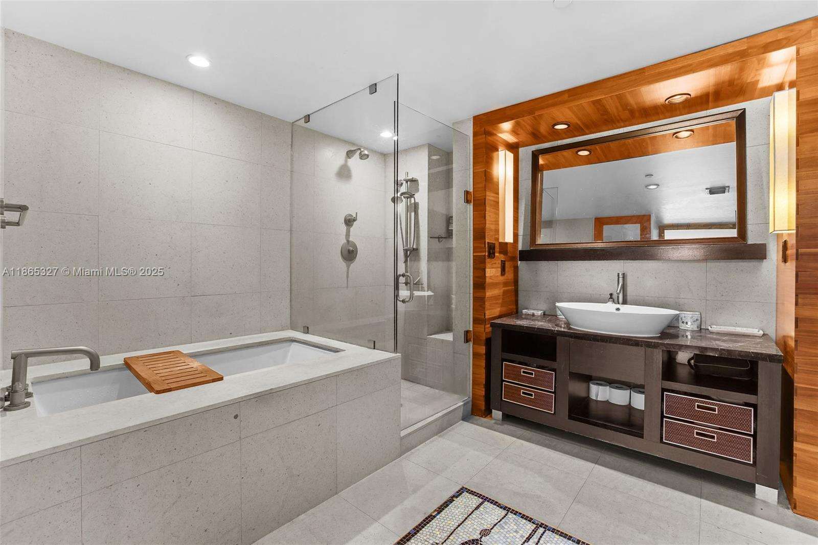 Central Carillon at 6801 Collins Ave, Miami Beach, FL 33141 - For Rent photo 5