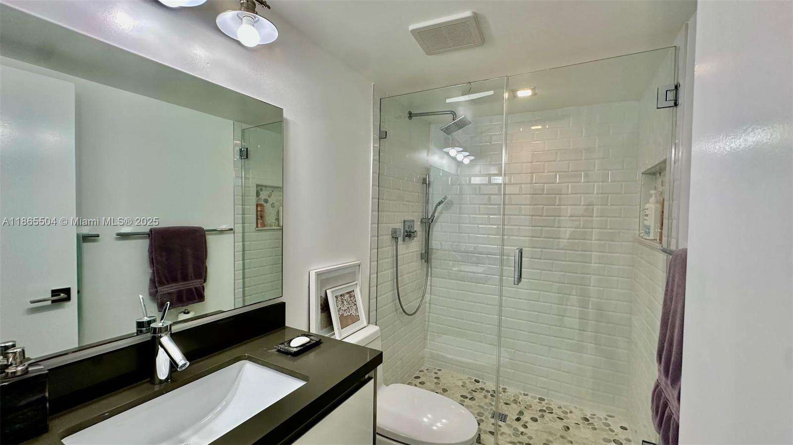 Parker Plaza at 2030 Ocean Dr, Hallandale Beach, FL 33009 - For Rent photo 12