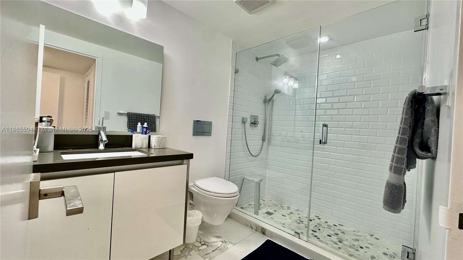 Parker Plaza at 2030 Ocean Dr, Hallandale Beach, FL 33009 - For Rent photo 18