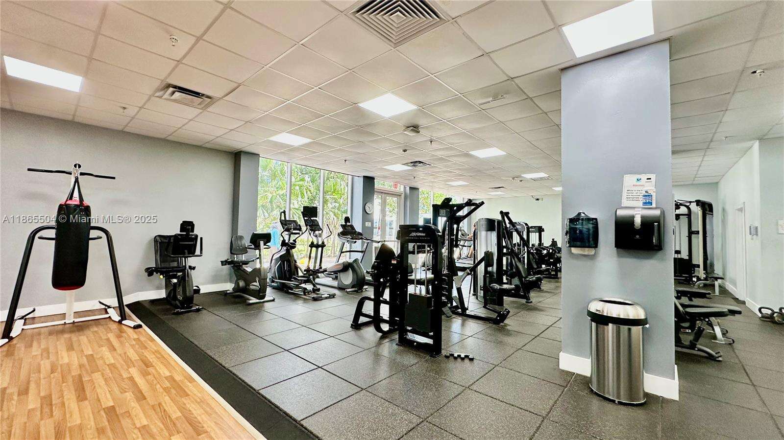 Parker Plaza at 2030 Ocean Dr, Hallandale Beach, FL 33009 - For Rent photo 24