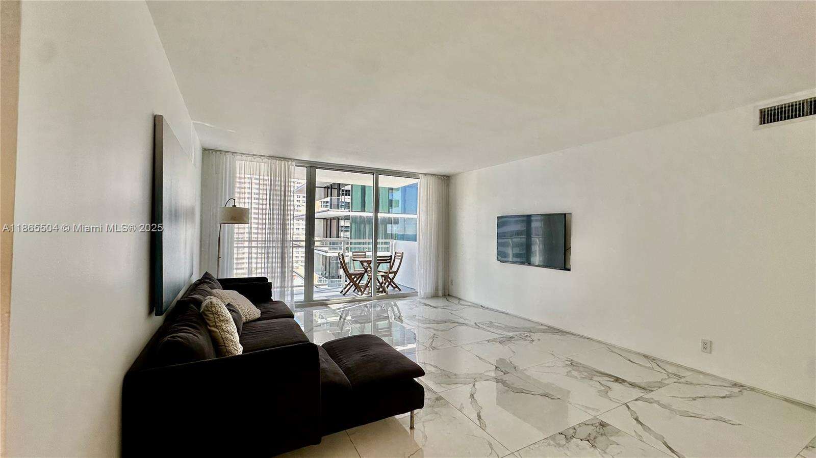 Parker Plaza at 2030 Ocean Dr, Hallandale Beach, FL 33009 - For Rent photo 4