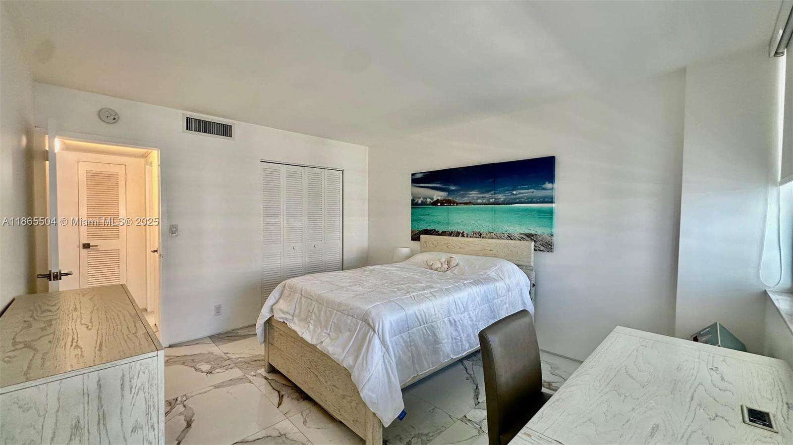 Parker Plaza at 2030 Ocean Dr, Hallandale Beach, FL 33009 - For Rent photo 10