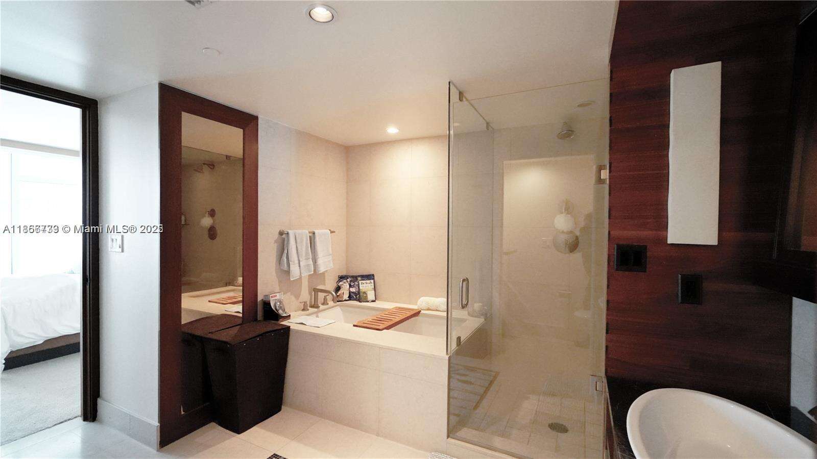 Central Carillon at 6801 Collins Ave, Miami Beach, FL 33141 - For Rent photo 11