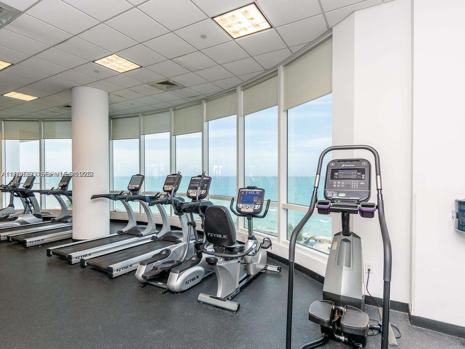 Akoya at 6365 Collins Aveavail 04 05 2026, Miami Beach, FL 33141 - For Rent photo 28