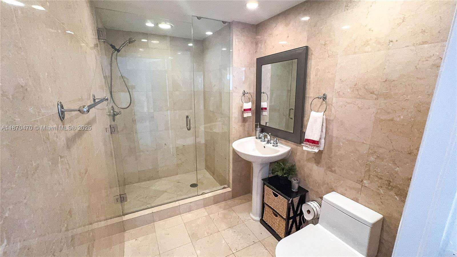 Akoya at 6365 Collins Ave, Miami Beach, FL 33141 - For Rent photo 17