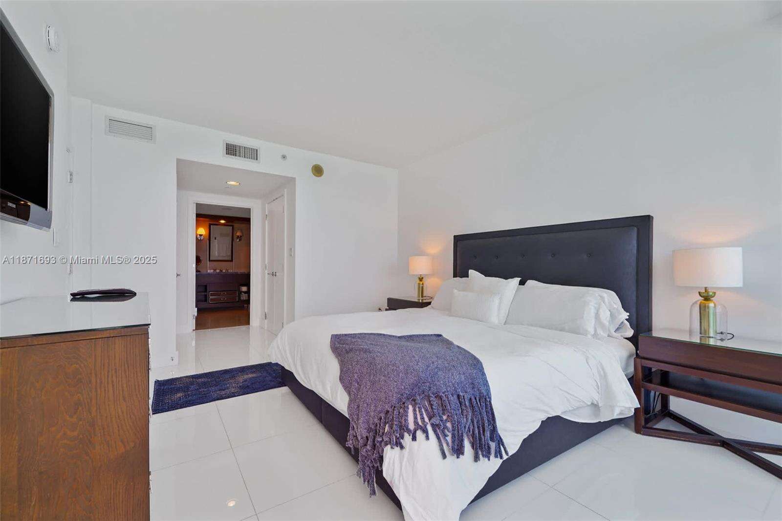 Central Carillon at 6801 Collins Ave, Miami Beach, FL 33141 - For Rent photo 17