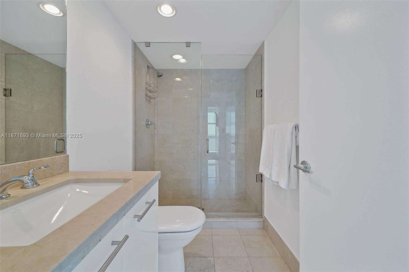 Central Carillon at 6801 Collins Ave, Miami Beach, FL 33141 - For Rent photo 22