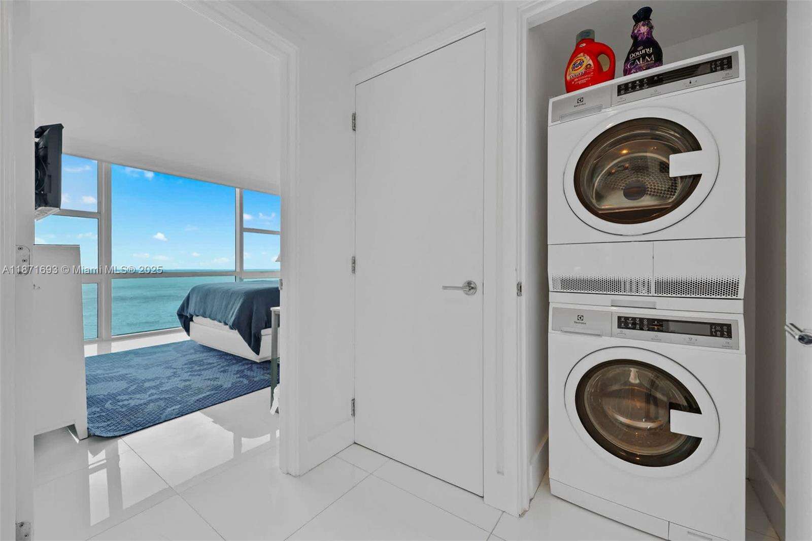 Central Carillon at 6801 Collins Ave, Miami Beach, FL 33141 - For Rent photo 23