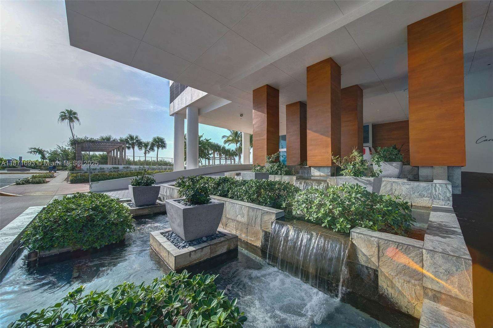 Central Carillon at 6801 Collins Ave, Miami Beach, FL 33141 - For Rent photo 37