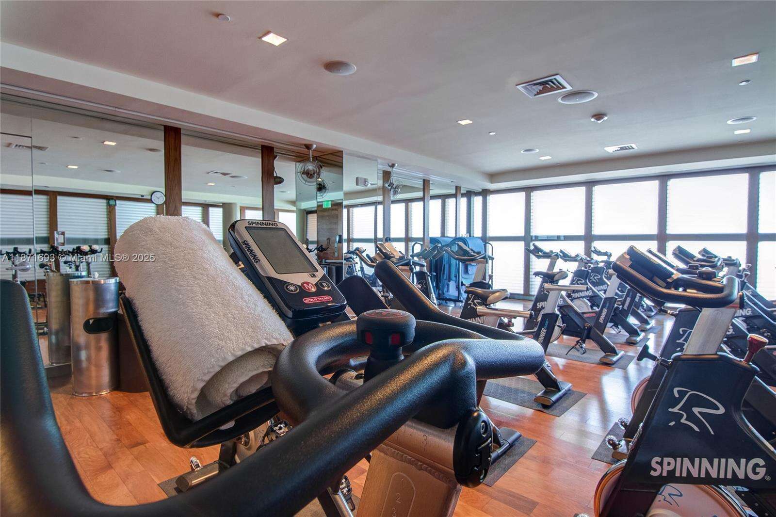 Central Carillon at 6801 Collins Ave, Miami Beach, FL 33141 - For Rent photo 40
