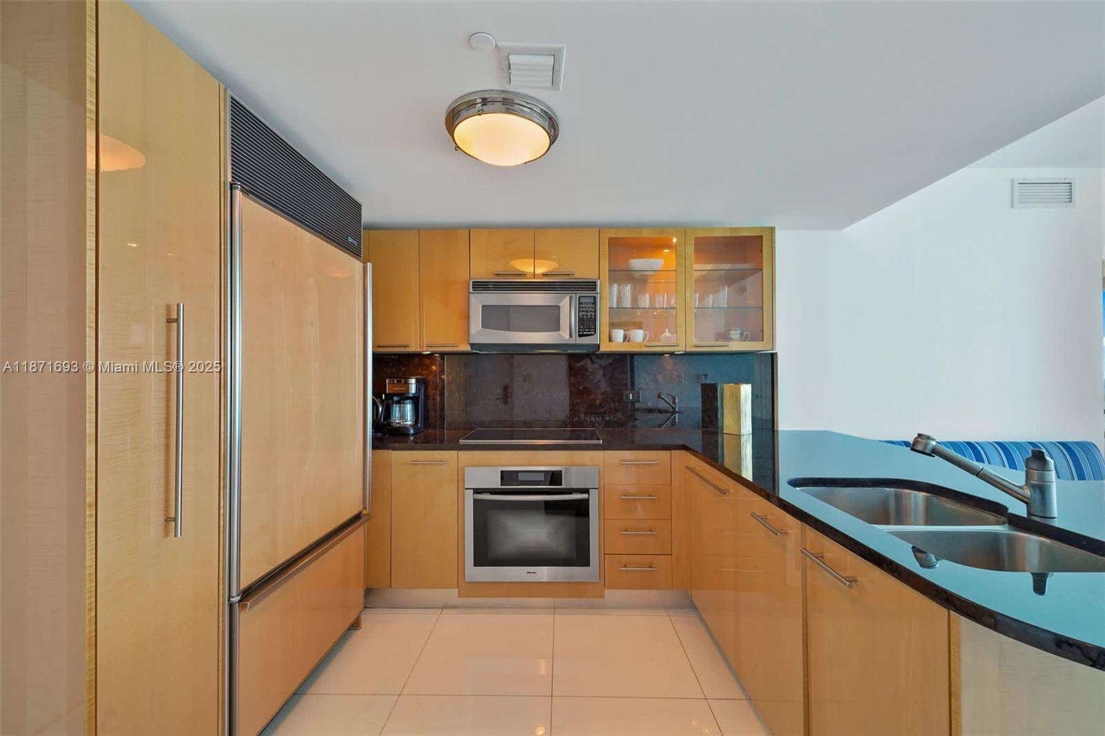 Central Carillon at 6801 Collins Ave, Miami Beach, FL 33141 - For Rent photo 5