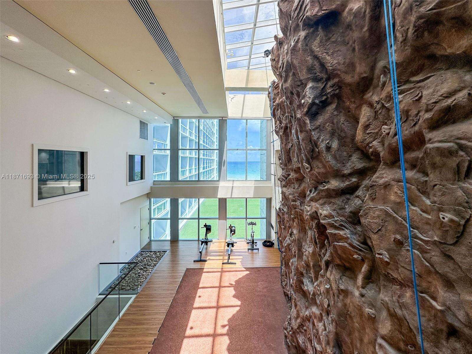 Central Carillon at 6801 Collins Ave, Miami Beach, FL 33141 - For Rent photo 44